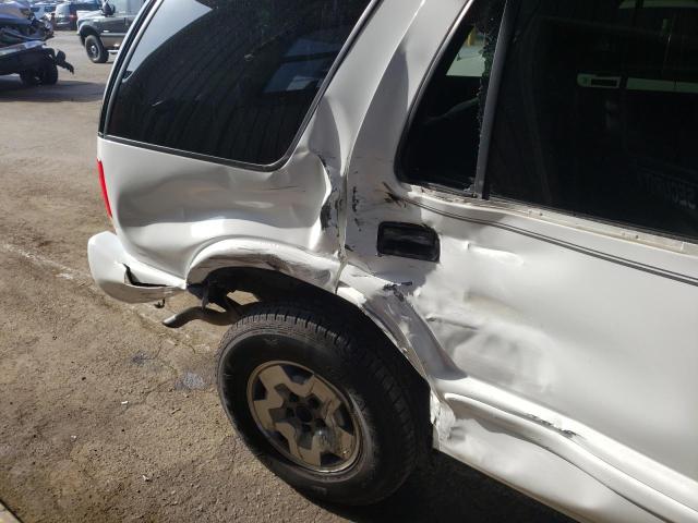 Photo 9 from auction – 2002 CHEVROLET BLAZER with VIN 1GNDT13W82K168921