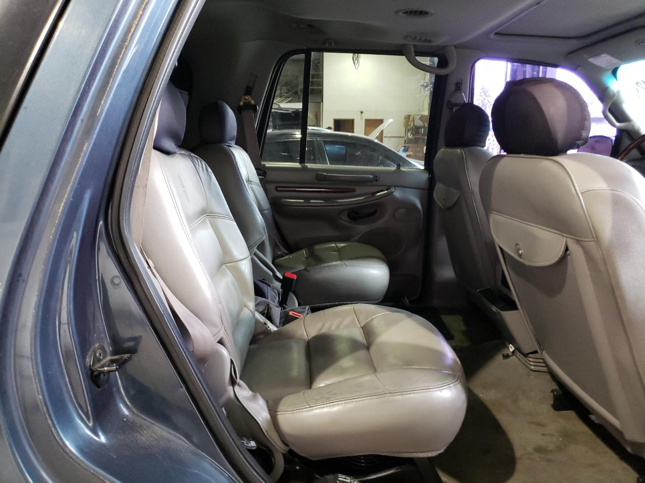 Photo 6 from auction – 2001 LINCOLN NAVIGATOR with VIN 5LMFU28A01LJ06173