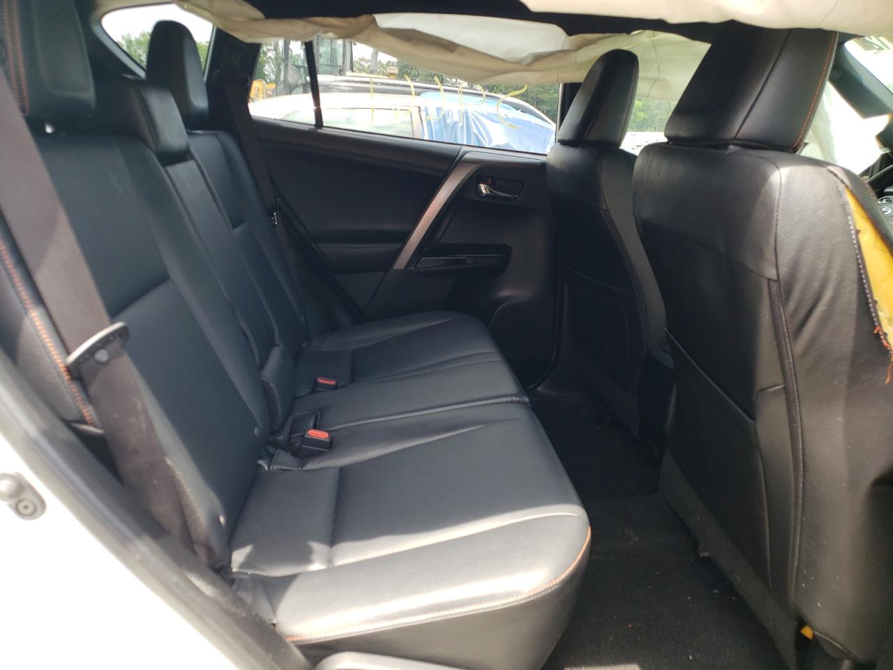 Photo 6 from auction – 2016 TOYOTA RAV4 SE with VIN JTMNFREV4GJ067816