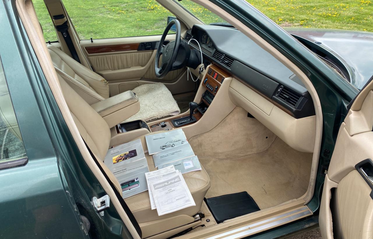 Photo 18 from auction – 1995 MERCEDES-BENZ E 320 BASE with VIN WDBEA32E5SC162378