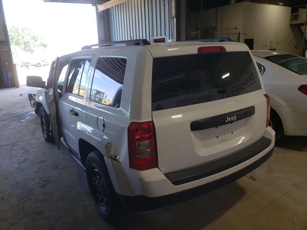 Photo 3 from auction – 2011 JEEP PATRIOT SP with VIN 1J4NT1GB7BD288941