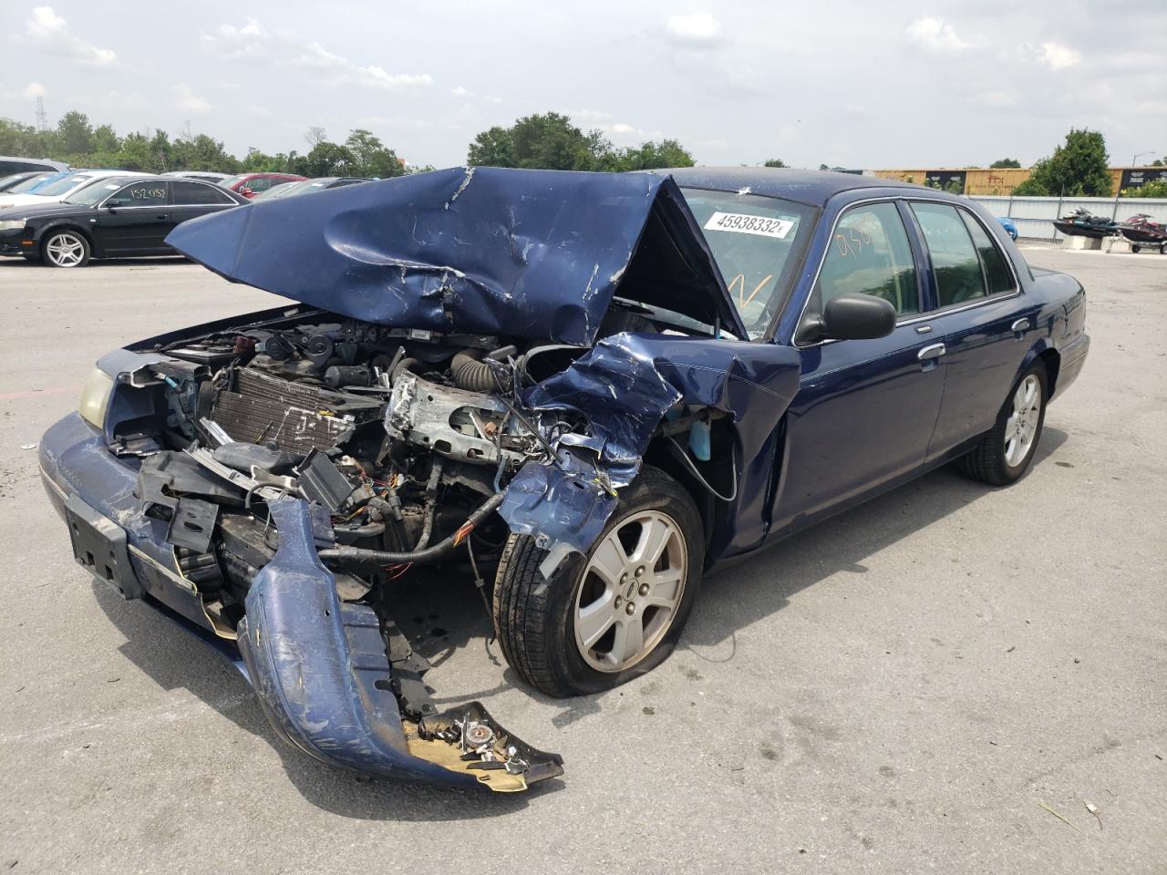 Photo 12 from auction – 2004 FORD CROWN VICT with VIN 2FAHP74W94X174040