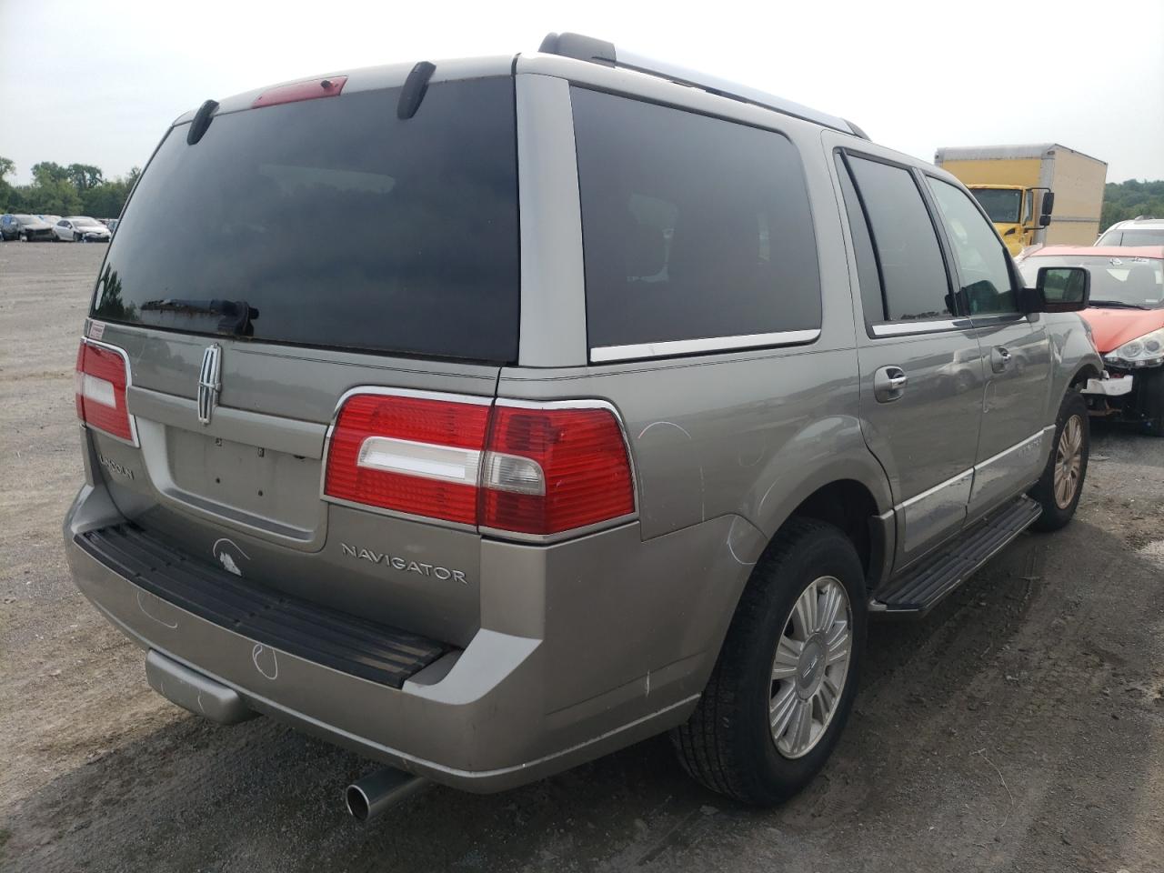 Photo 4 from auction – 2008 LINCOLN NAVIGATOR with VIN 5LMFU28598LJ21400