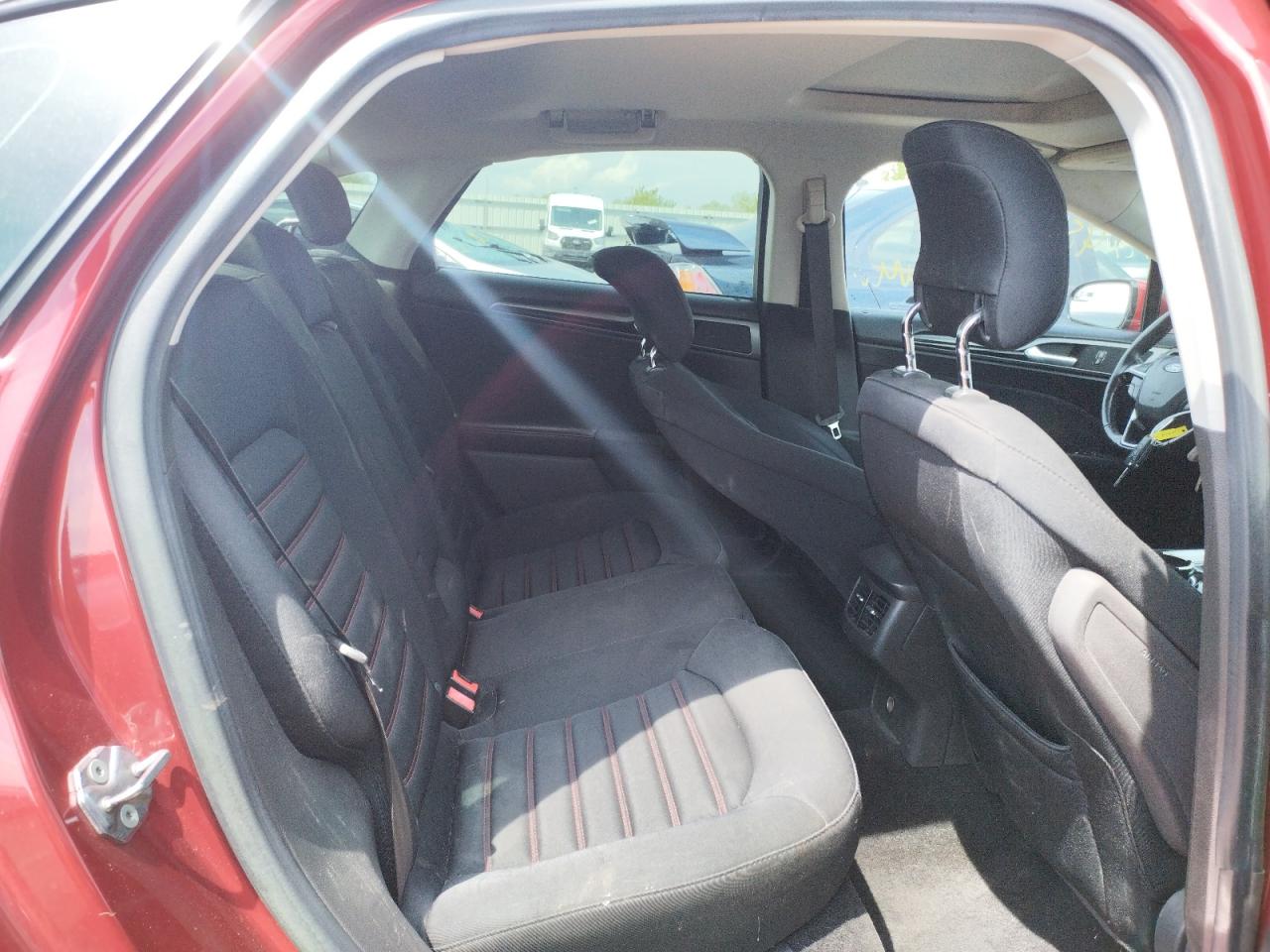 Photo 18 from auction – 2013 FORD FUSION SE with VIN 3FA6P0HR8DR138518