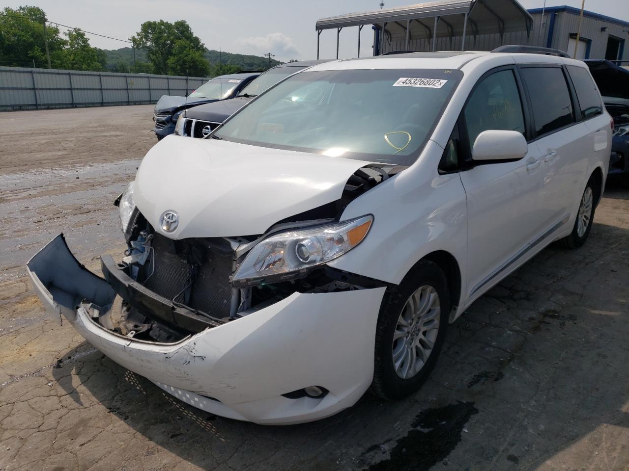 Photo 2 from auction – 2013 TOYOTA SIENNA XLE with VIN 5TDYK3DC8DS286170