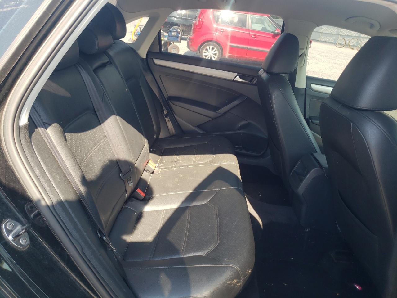Photo 6 from auction – 2015 VOLKSWAGEN PASSAT S with VIN 1VWAT7A33FC005470