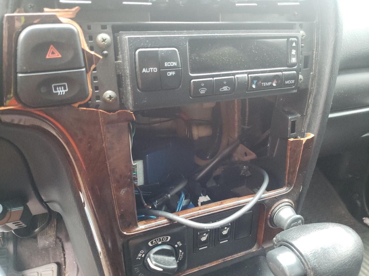 Photo 9 from auction – 2001 NISSAN PATHFINDER with VIN JN8DR09Y91W604620