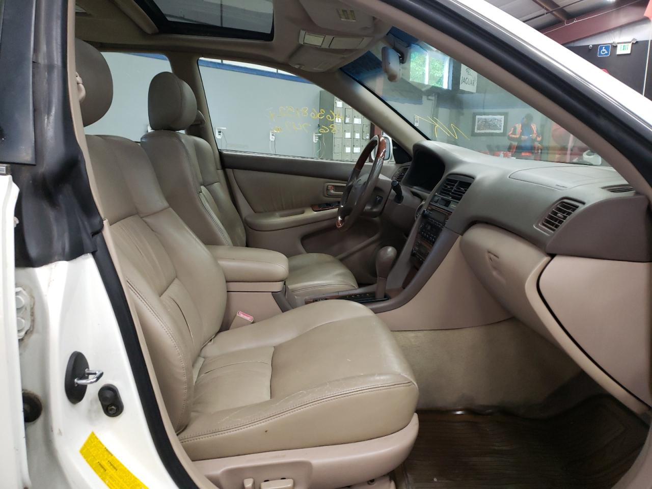 Photo 5 from auction – 2001 LEXUS ES 300 with VIN JT8BF28G910331325