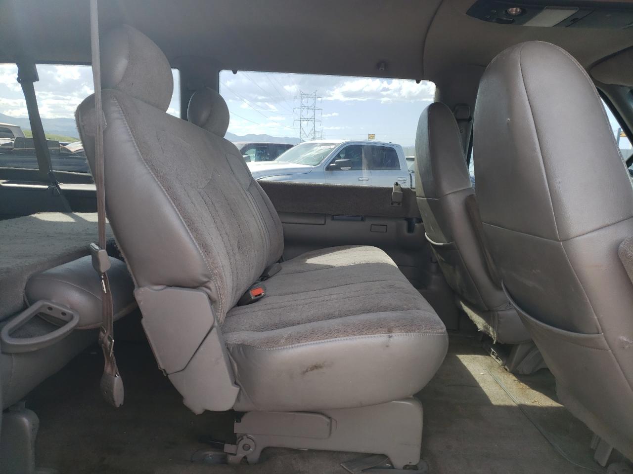 Photo 6 from auction – 1999 CHEVROLET ASTRO with VIN 1GNEL19W2XB170313