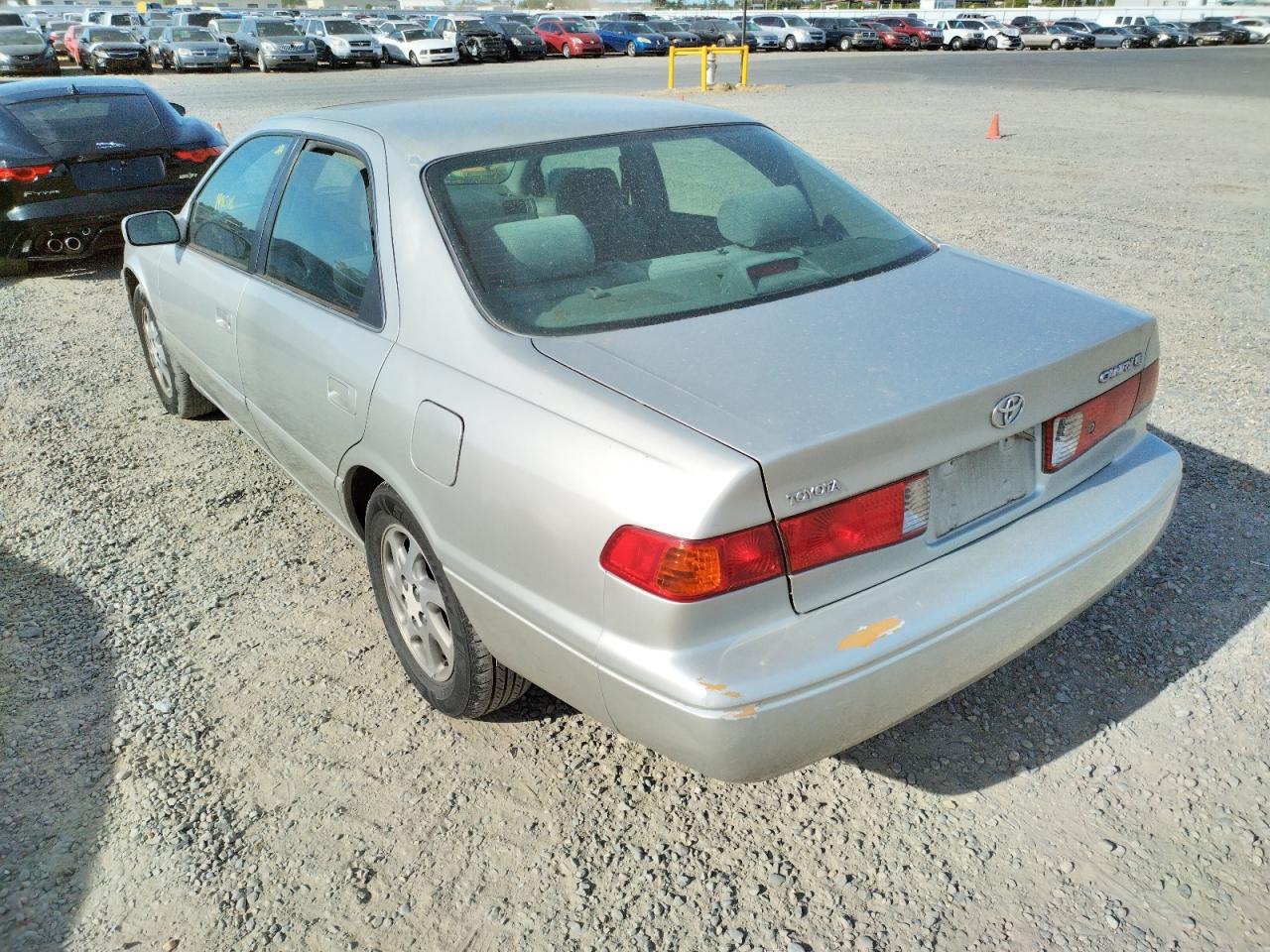 Photo 3 from auction – 2000 TOYOTA CAMRY CE with VIN 4T1BG28K6YU621328