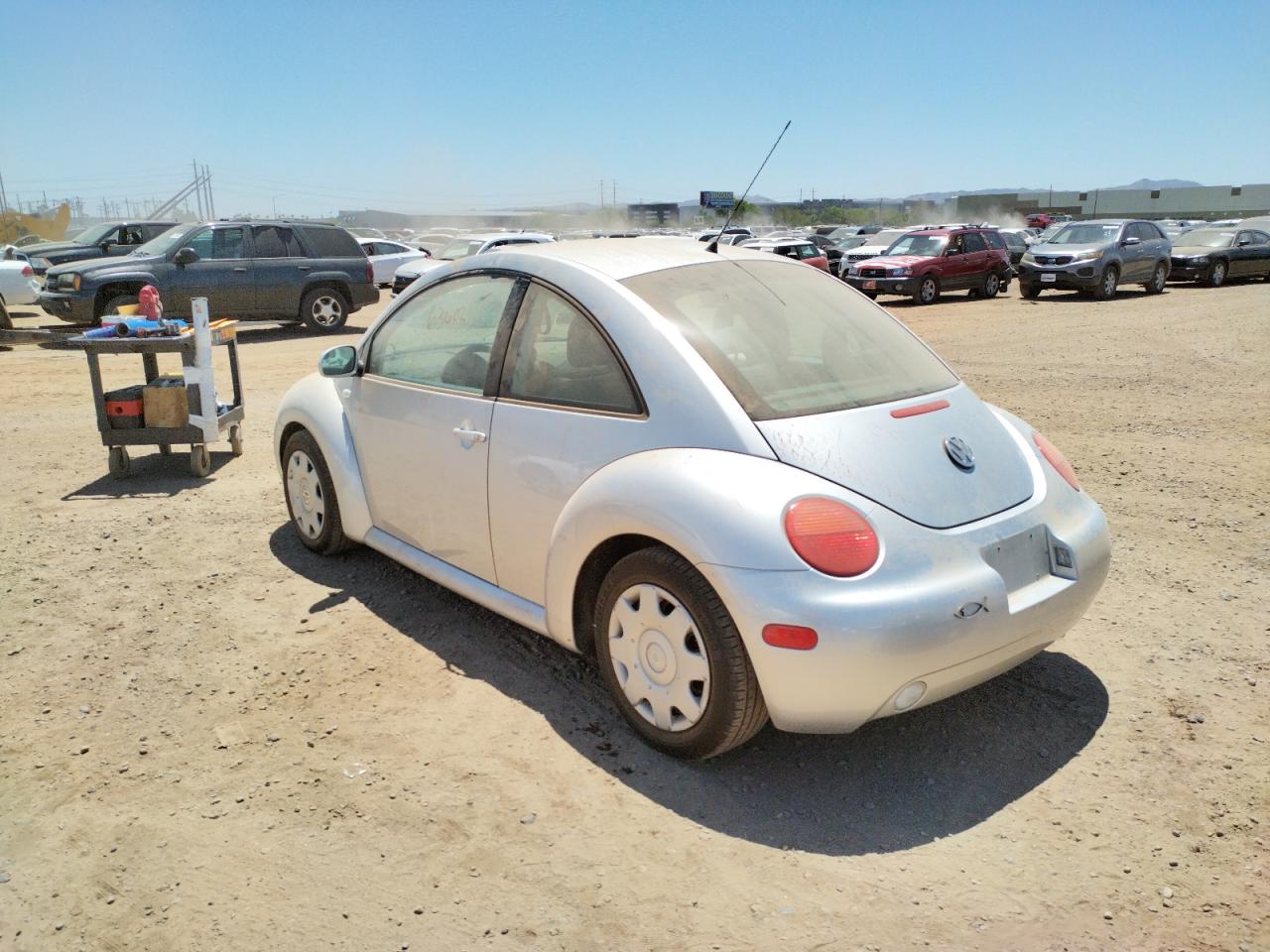 Photo 3 from auction – 2001 VOLKSWAGEN NEW BEETLE with VIN 3VWCB21C11M466348