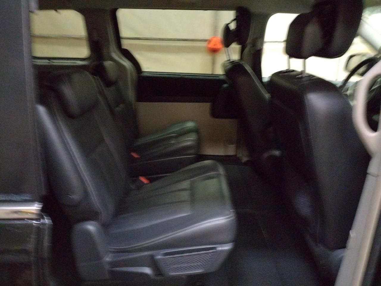 Photo 6 from auction – 2010 CHRYSLER TOWN & COU with VIN 2A4RR5D12AR299022