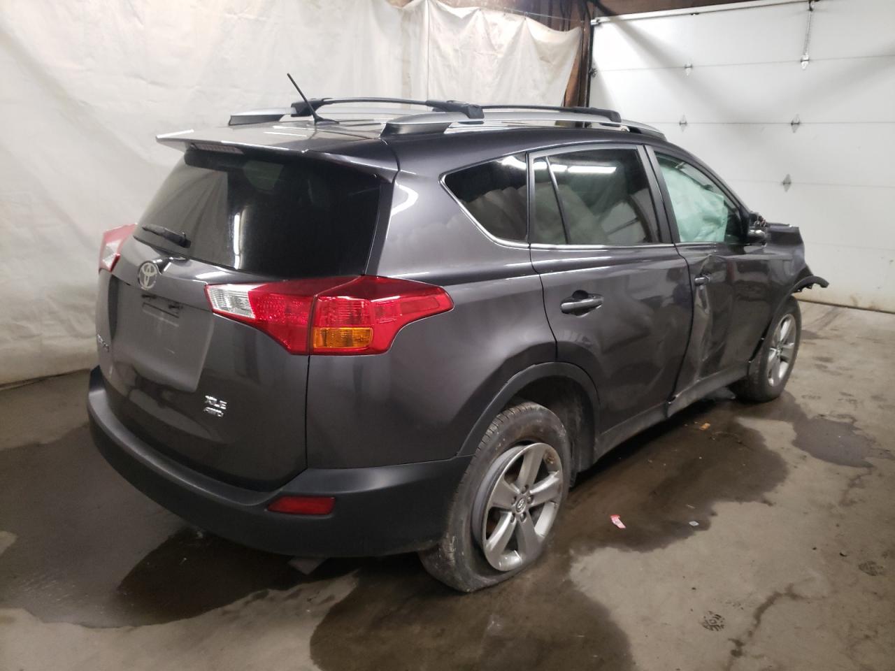 Photo 4 from auction – 2015 TOYOTA RAV4 XLE with VIN 2T3RFREVXFW245309