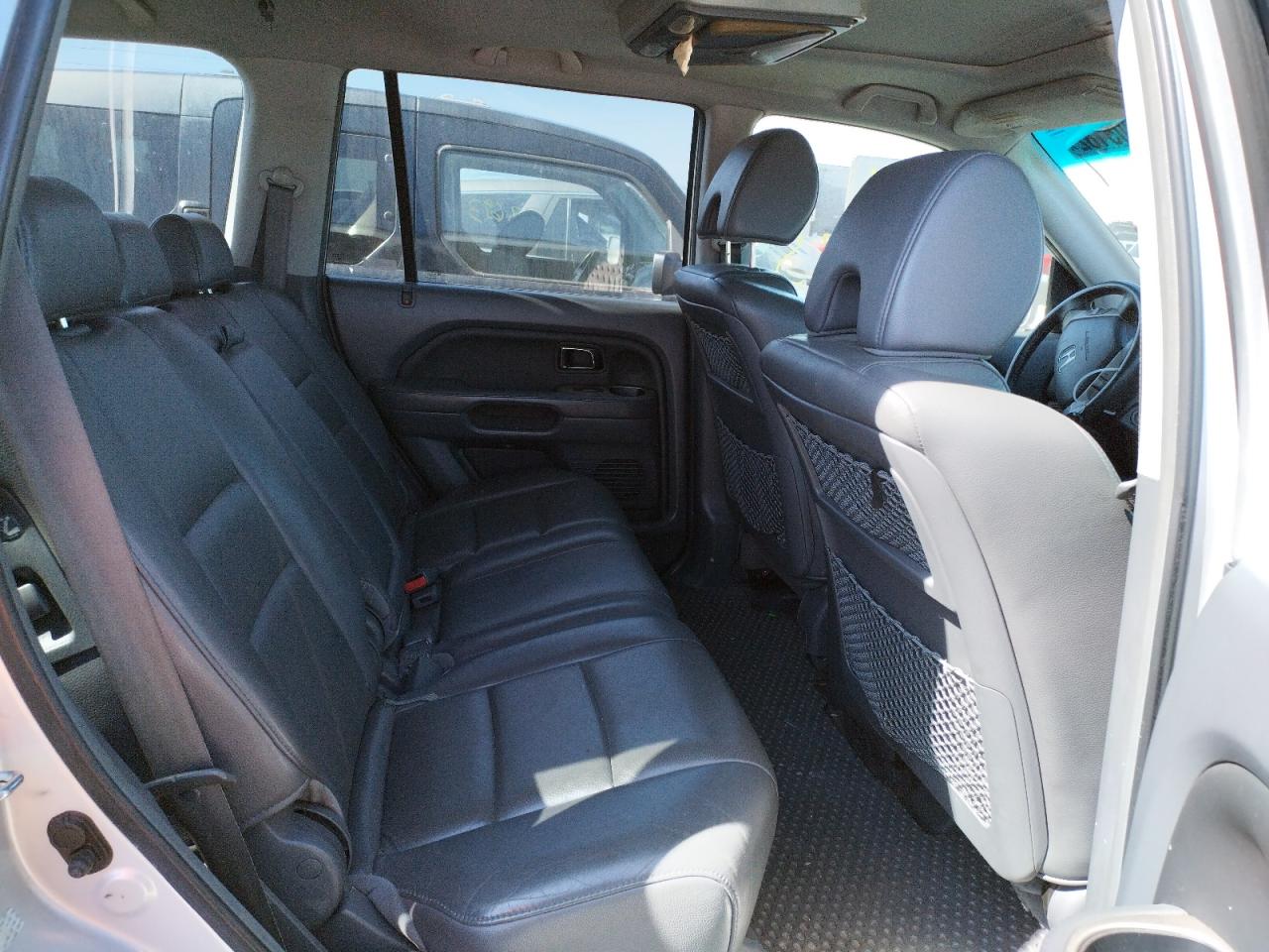 Photo 6 from auction – 2006 HONDA PILOT EX with VIN 2HKYF18526H512684