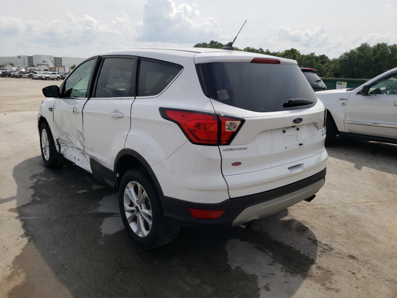 Photo 3 from auction – 2019 FORD ESCAPE SE with VIN 1FMCU9GDXKUB63356