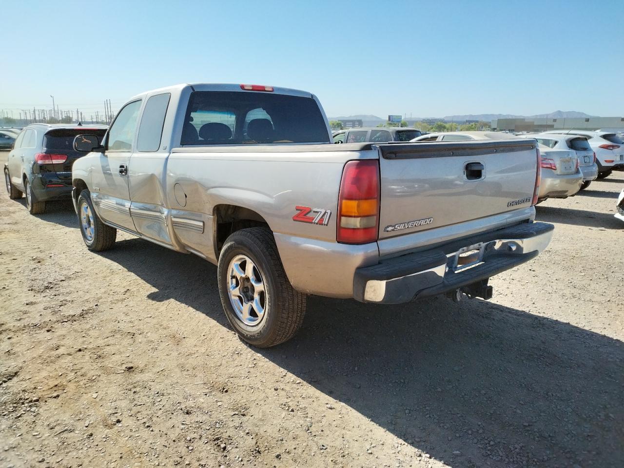 Photo 3 from auction – 1999 CHEVROLET SILVERADO with VIN 2GCEK19T8X1129007