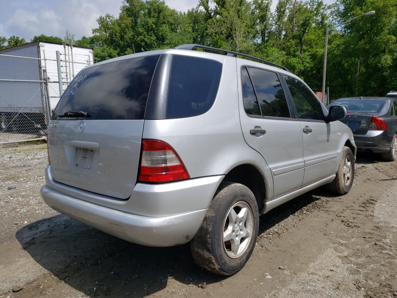 Photo 4 from auction – 2001 MERCEDES-BENZ ML 320 with VIN 4JGAB54E81A244083