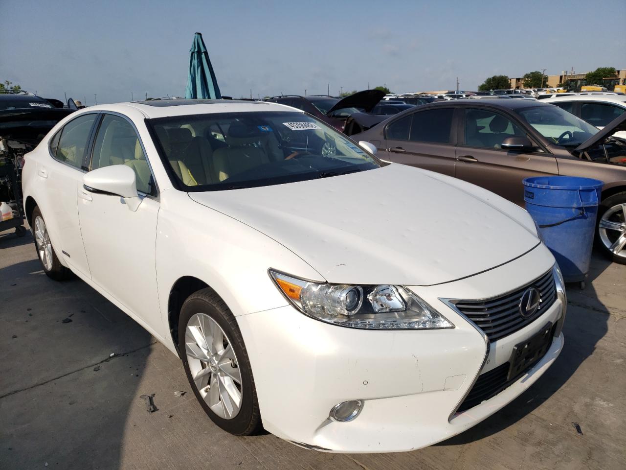 LEXUS ES 300H 2014 with VIN JTHBW1GG0E2069930 - Photo from auction
