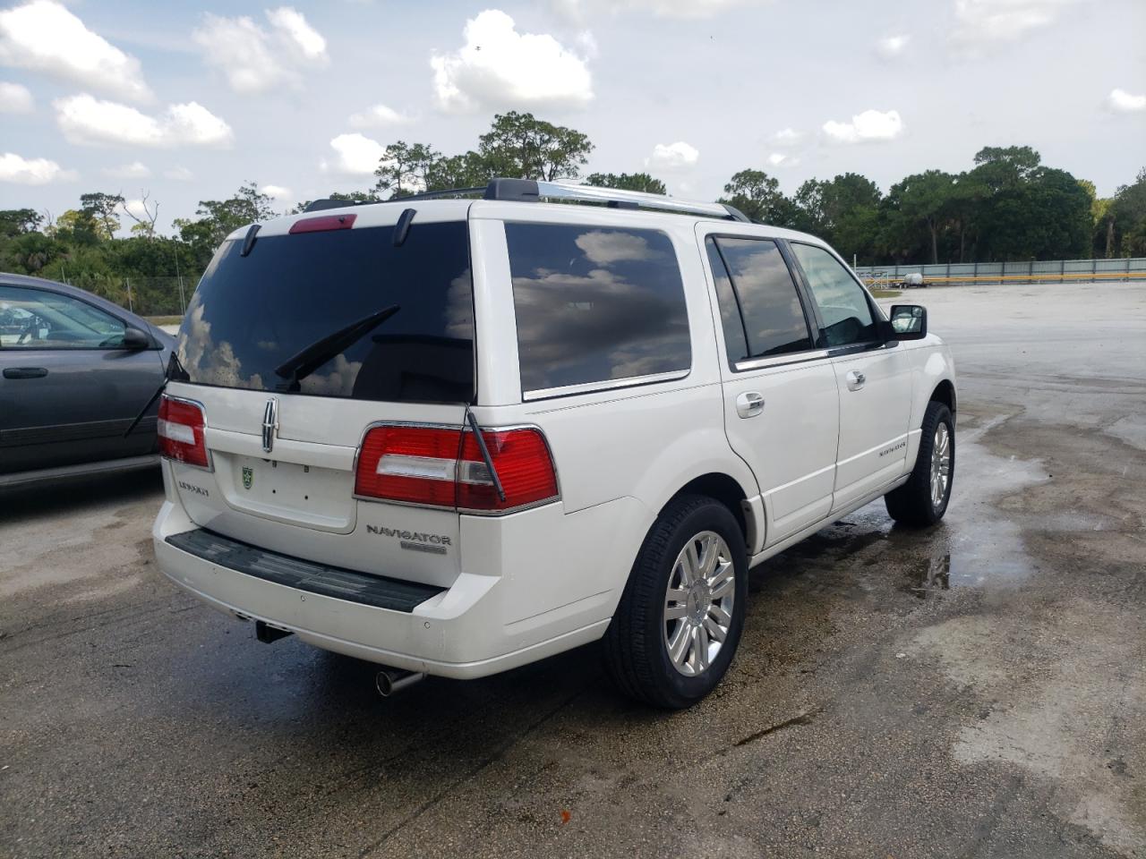 Photo 4 from auction – 2012 LINCOLN NAVIGATOR with VIN 5LMJJ2H56CEL06908