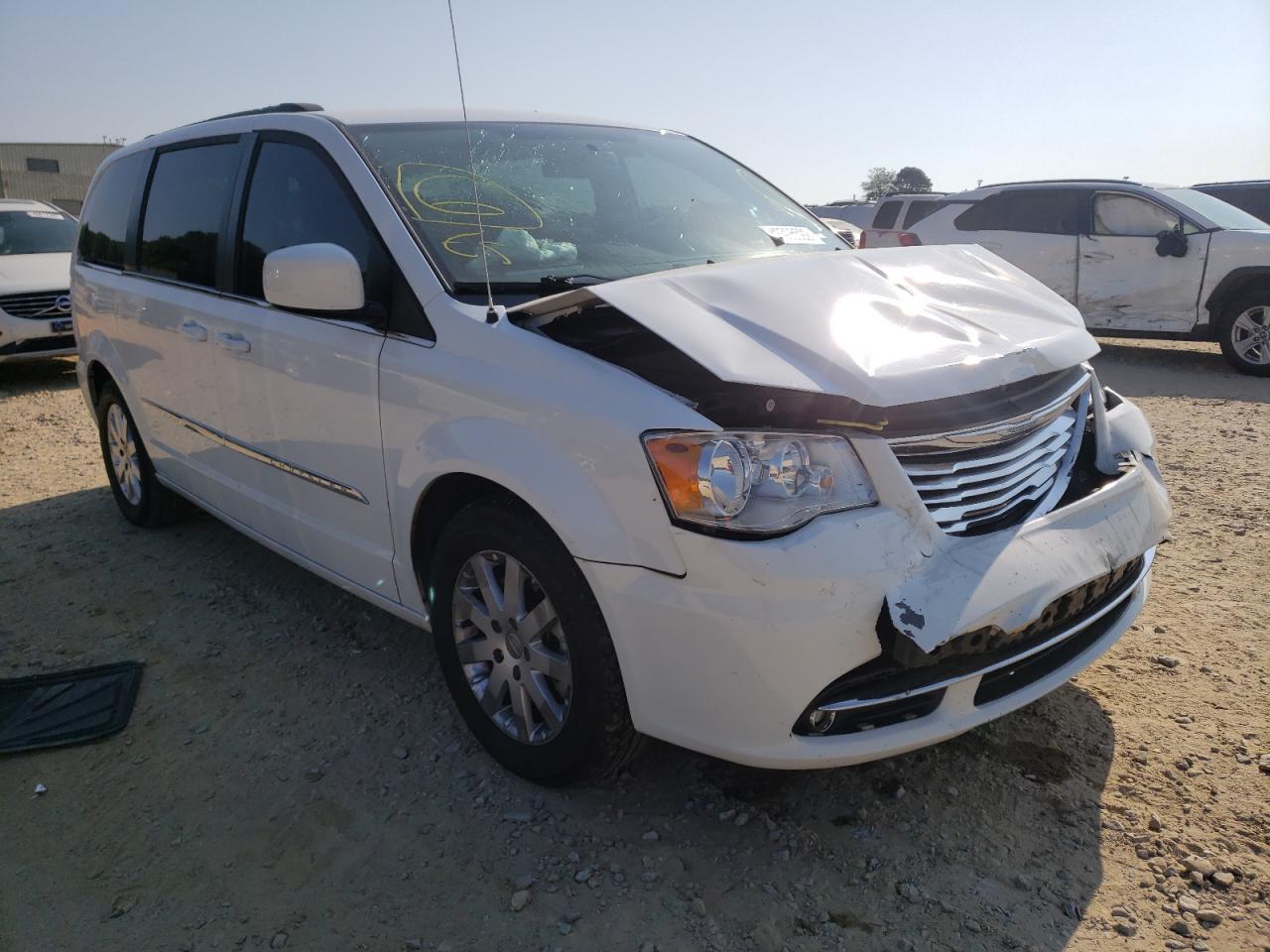 CHRYSLER TOWN & COU 2016 with VIN 2C4RC1BG2GR189460 - Photo from auction
