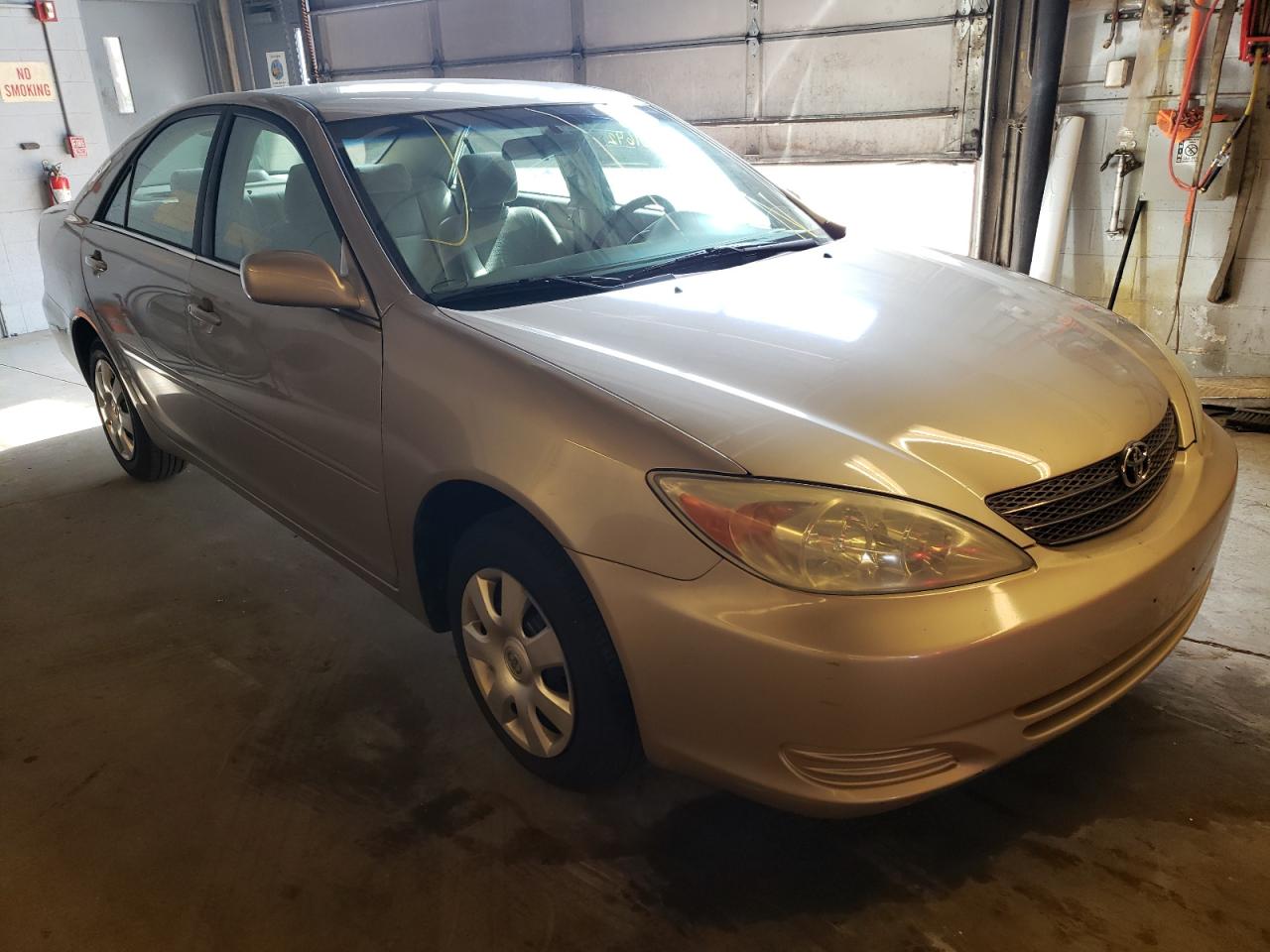 TOYOTA CAMRY LE 2004 with VIN 4T1BE32K74U301112 - Photo from auction