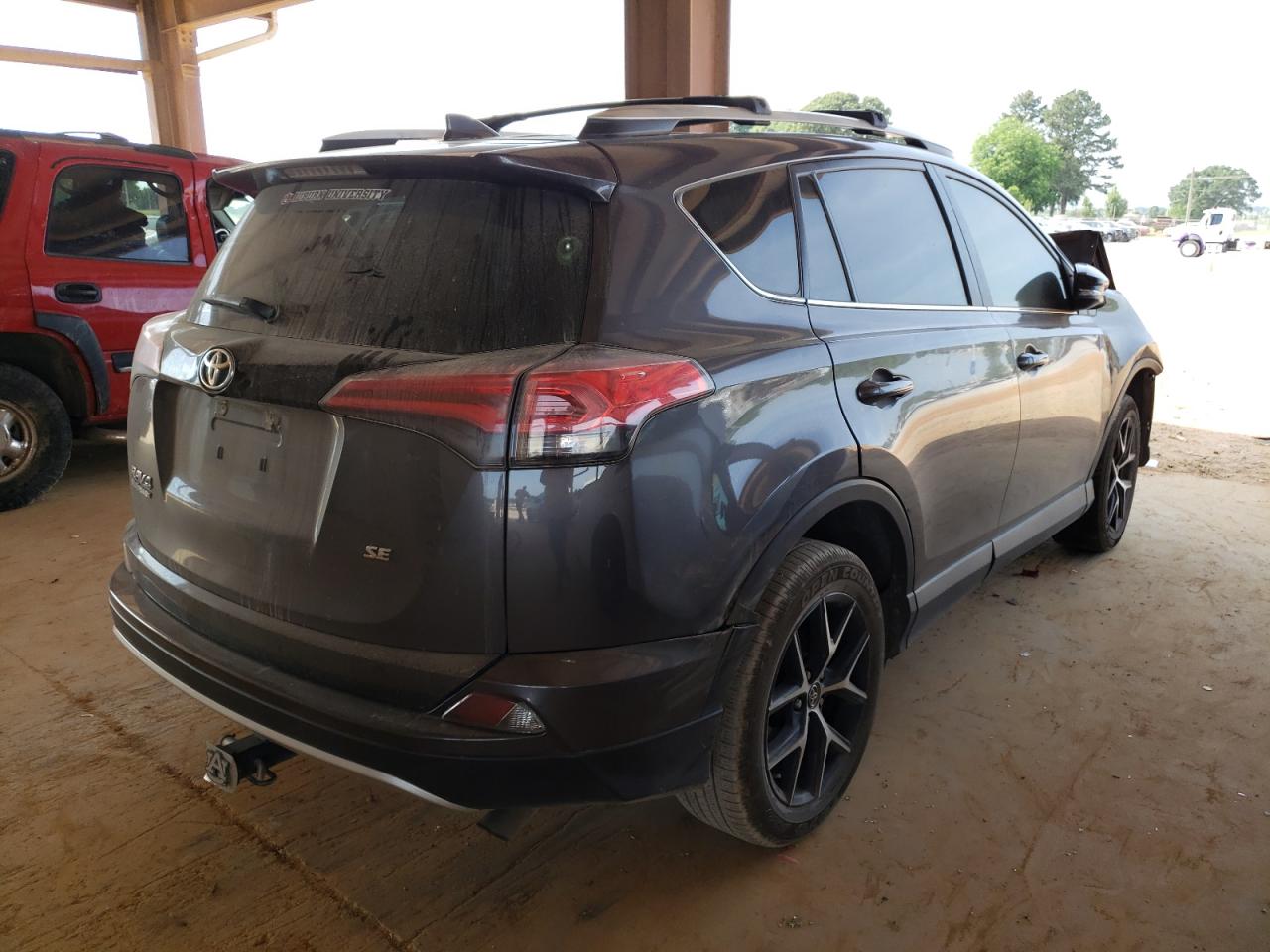 Photo 4 from auction – 2016 TOYOTA RAV4 SE with VIN 2T3NFREV1GW296438
