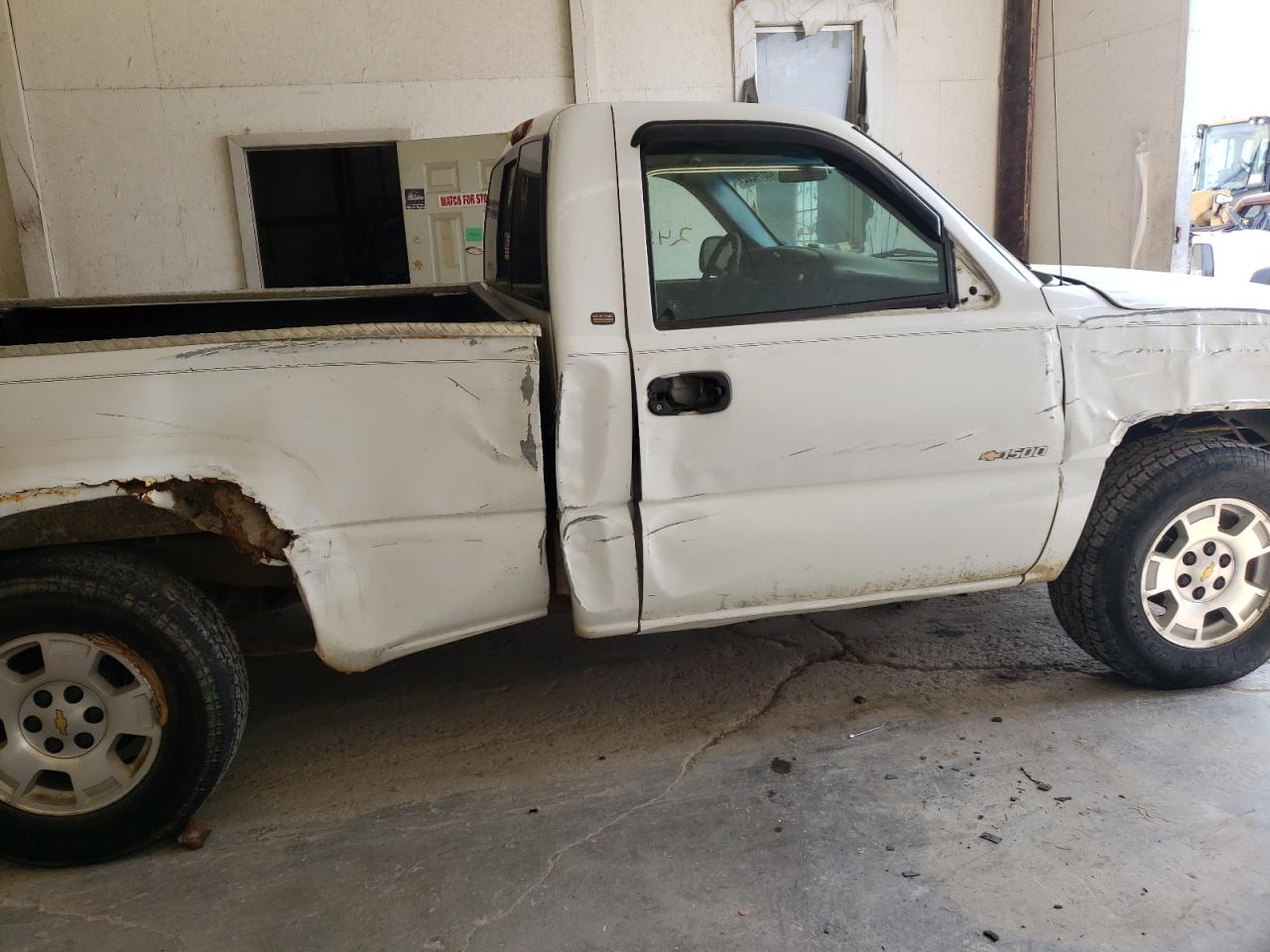 Photo 9 from auction – 2000 CHEVROLET SILVERADO with VIN 1GCEK14W3YZ186418