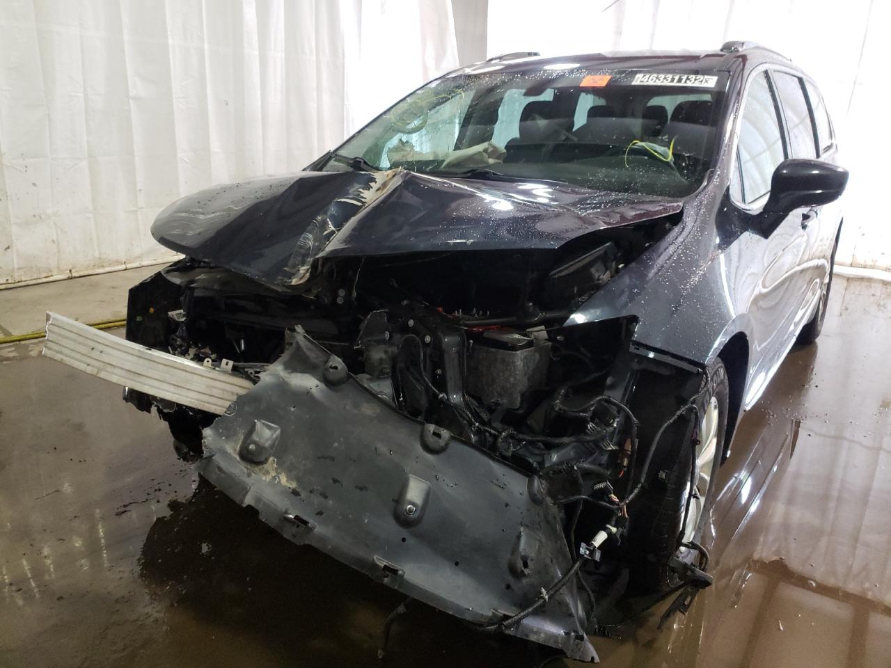 Photo 2 from auction – 2019 CHRYSLER PACIFICA T with VIN 2C4RC1BG1KR589017