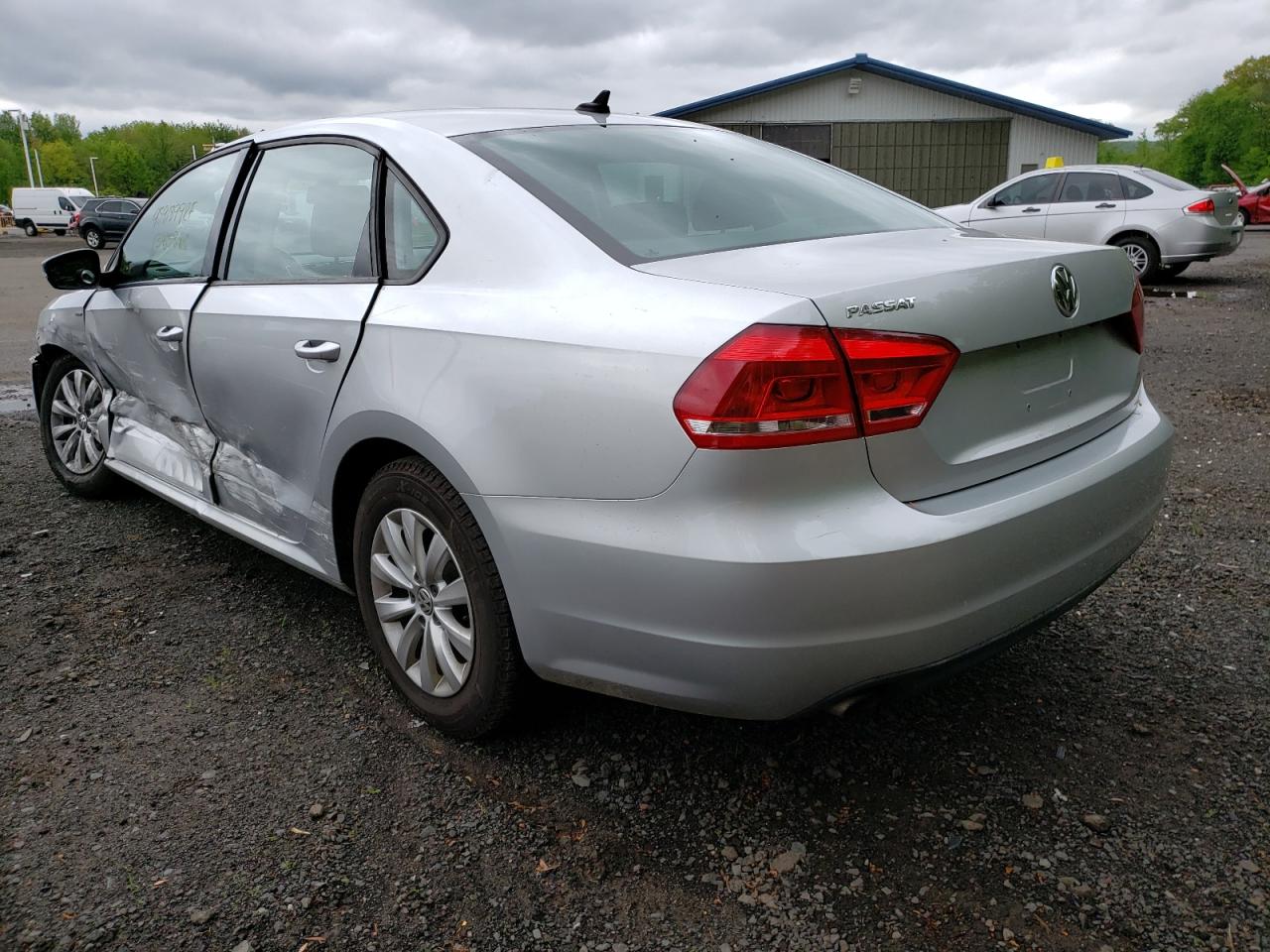 Photo 3 from auction – 2015 VOLKSWAGEN PASSAT S with VIN 1VWAT7A37FC037015