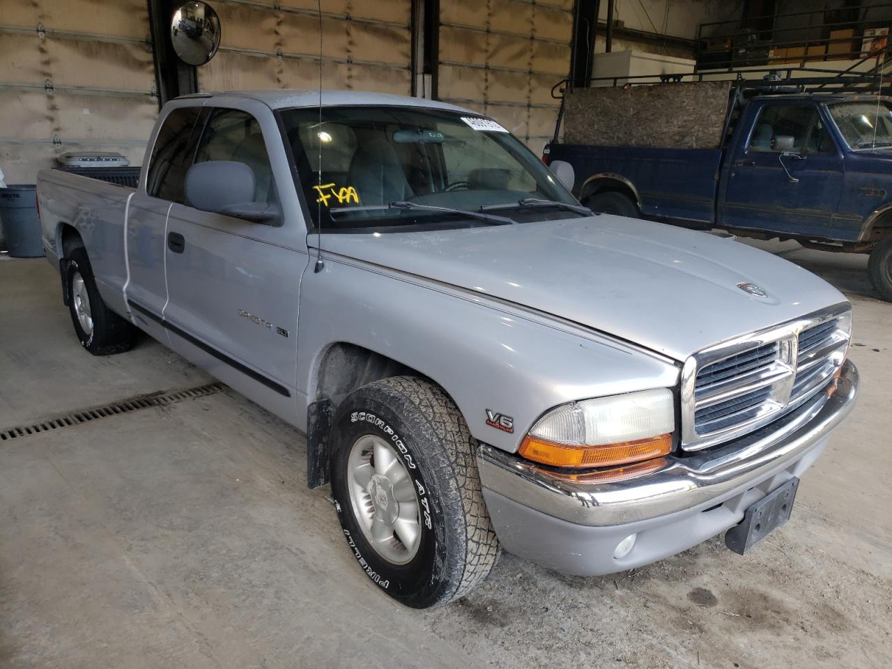 DODGE DAKOTA 1998 con VIN 1B7GL22XXWS748294 - Foto de la subasta