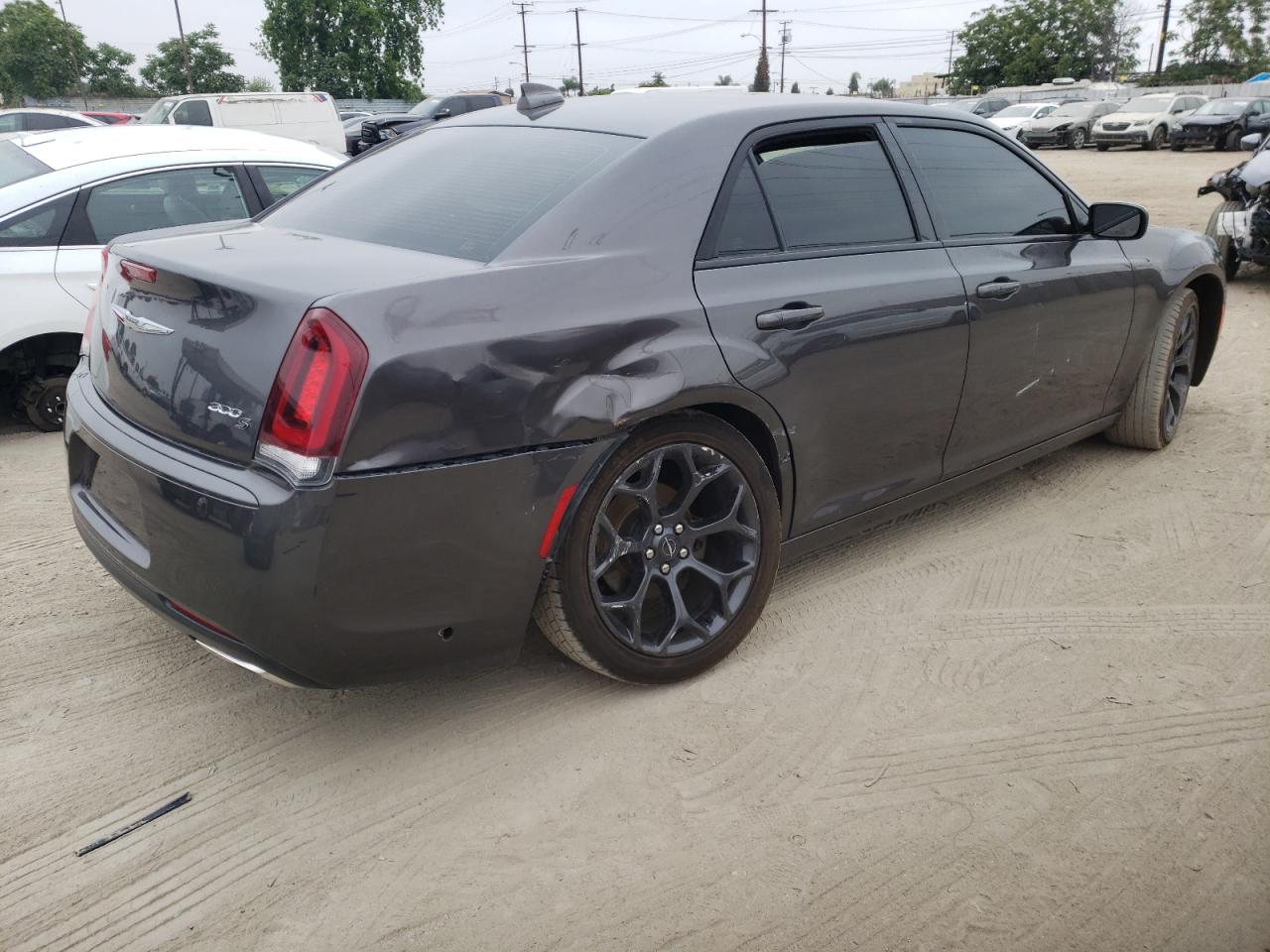Photo 4 from auction – 2019 CHRYSLER 300 S with VIN 2C3CCABG8KH539571