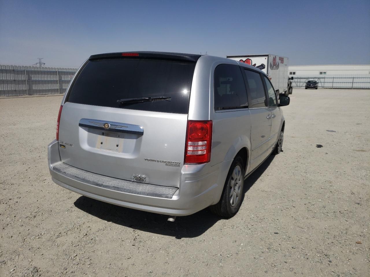 Photo 4 from auction – 2010 CHRYSLER TOWN & COU with VIN 2A4RR4DE1AR213681