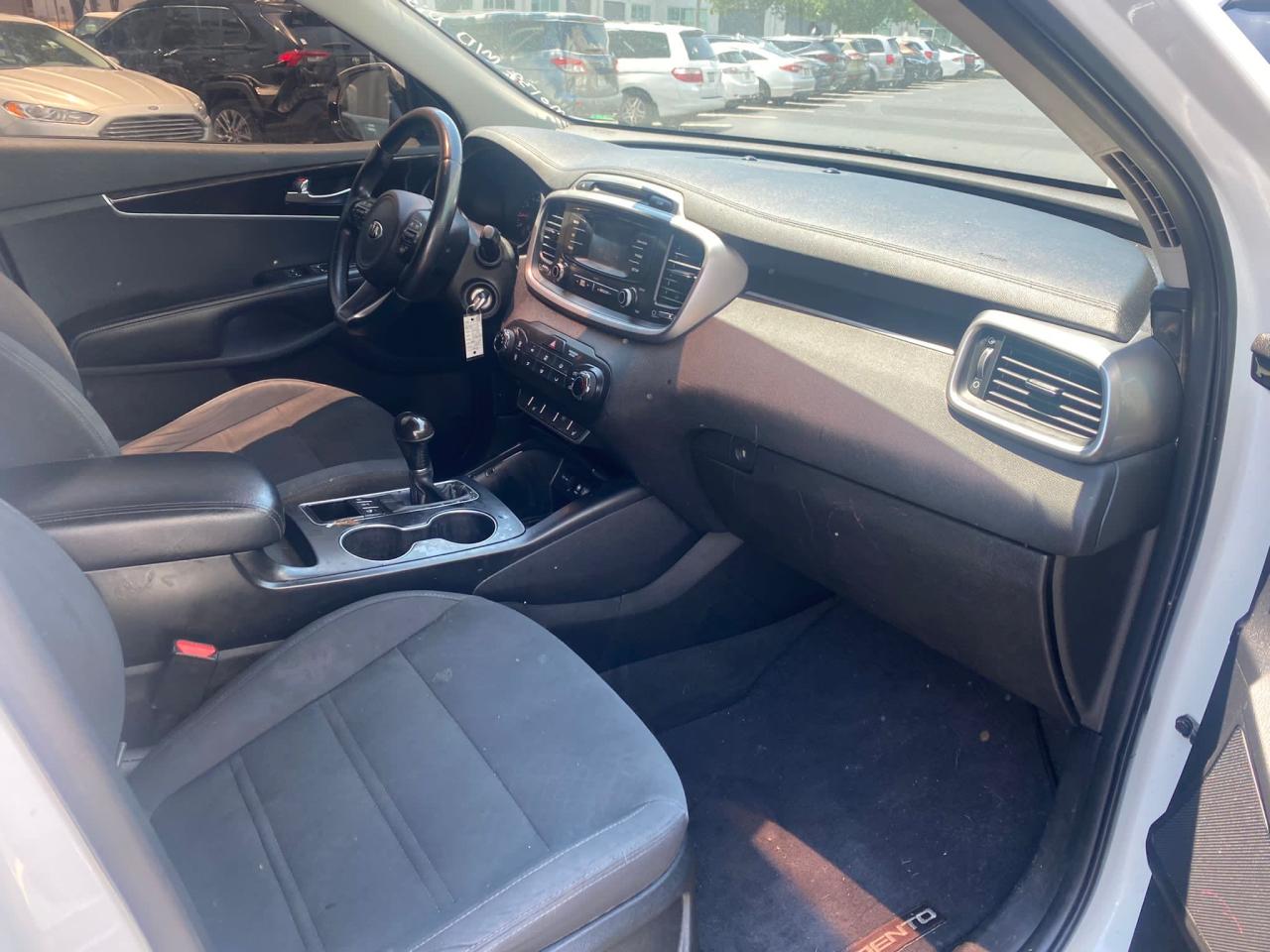 Photo 5 from auction – 2016 KIA SORENTO LX with VIN 5XYPGDA3XGG066778