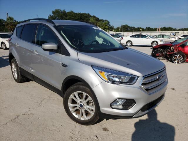 FORD ESCAPE SE 2018 z numerem VIN 1FMCU9GD2JUC54068 - Zdjęcie z aukcji