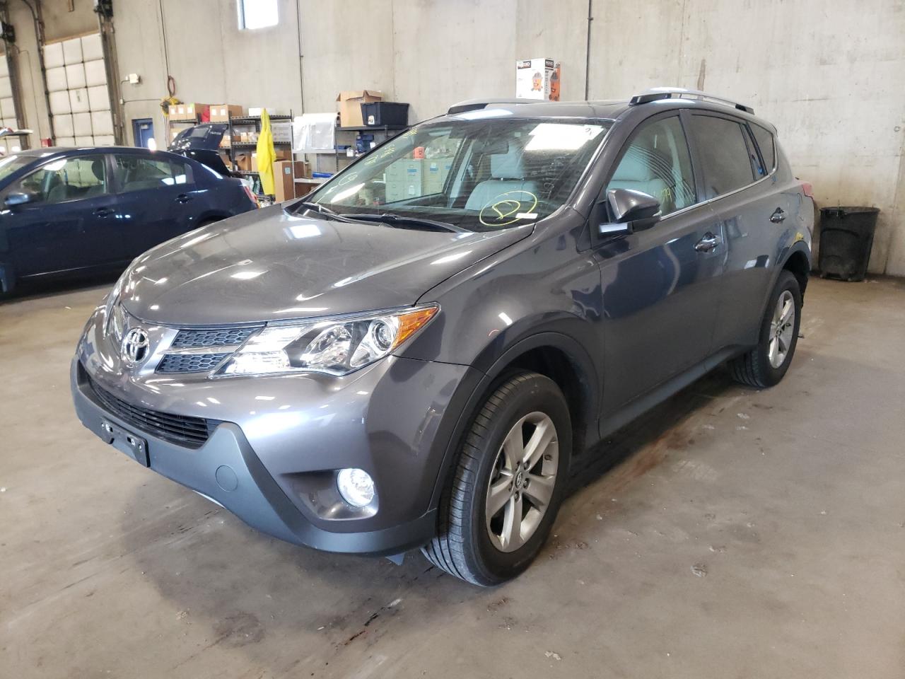 Photo 2 from auction – 2015 TOYOTA RAV4 XLE with VIN 2T3RFREV5FW232788