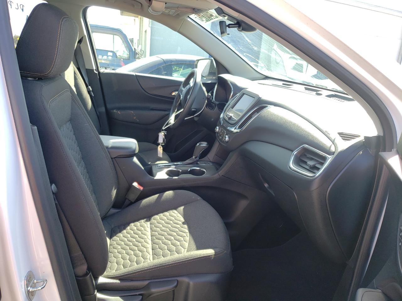 Photo 5 from auction – 2021 CHEVROLET EQUINOX LT with VIN 2GNAXUEV8M6160403