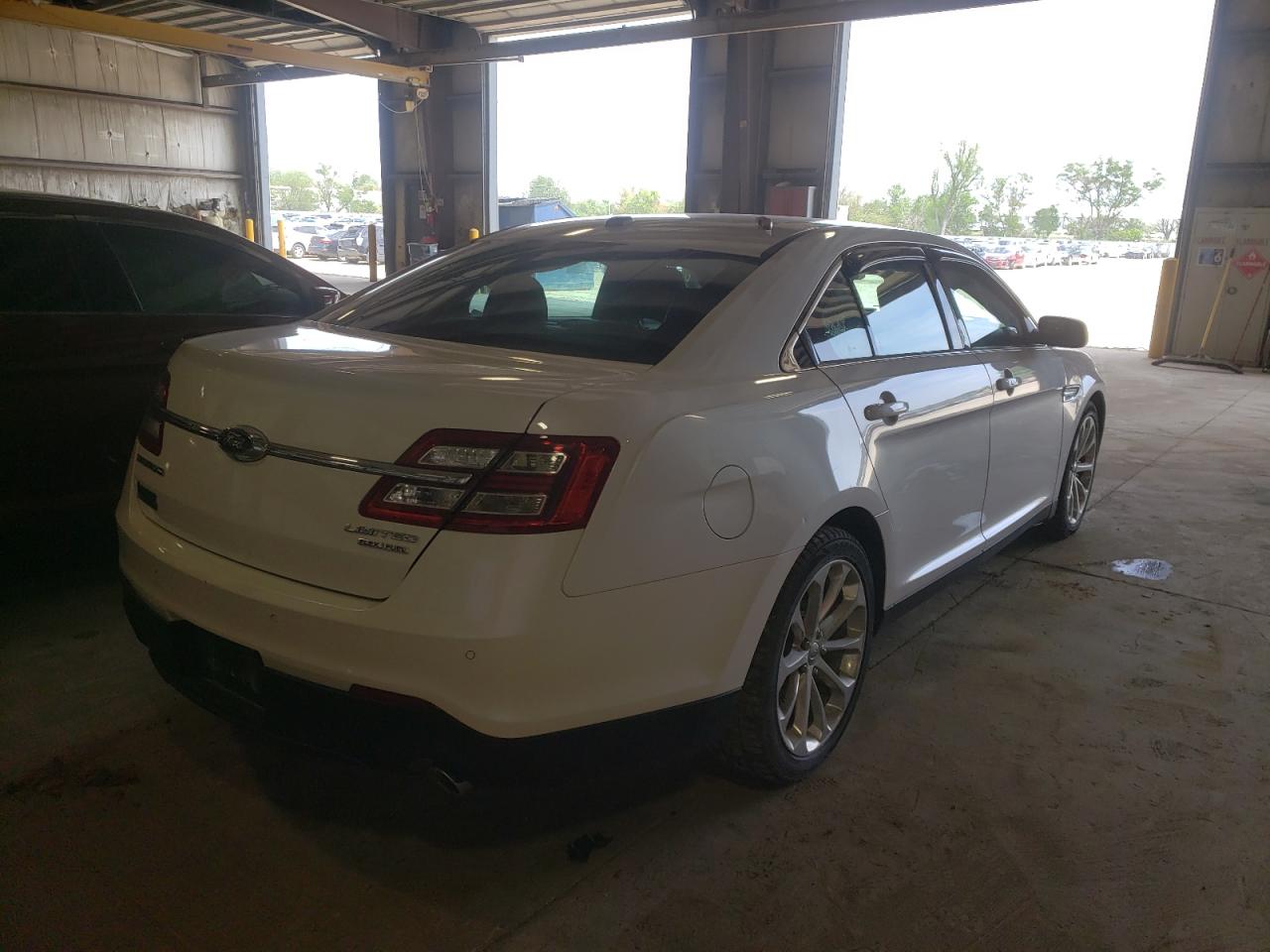 Photo 4 from auction – 2014 FORD TAURUS LIM with VIN 1FAHP2F85EG150097