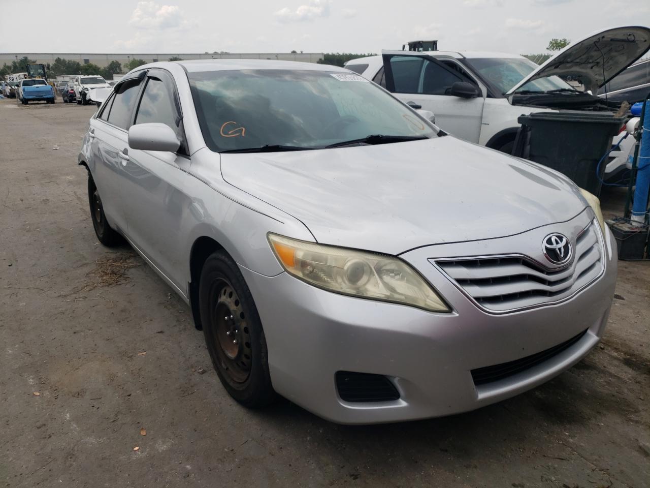 TOYOTA CAMRY BASE 2011 مع رقم تعريف المركبة 4T1BF3EK5BU692279 - صورة من المزاد