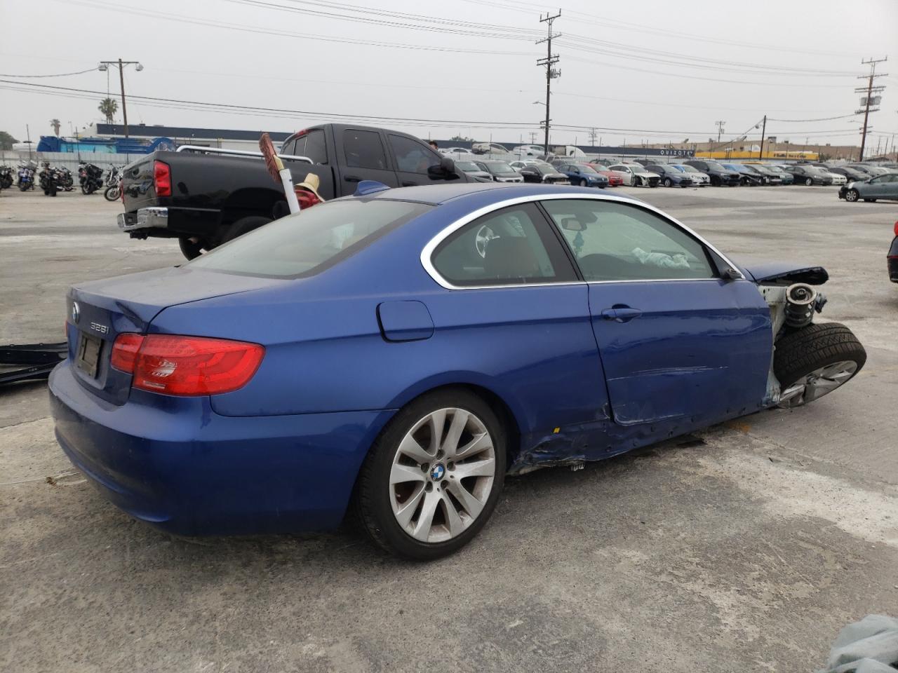 Photo 4 from auction – 2011 BMW 328 I with VIN WBAKE5C57BE573771