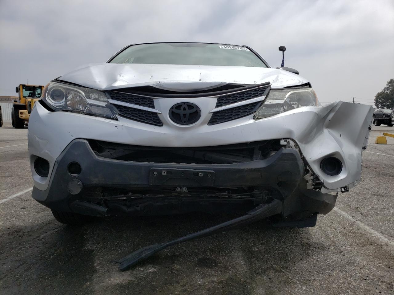 Photo 9 from auction – 2015 TOYOTA RAV4 LE with VIN JTMZFREV8FJ033202