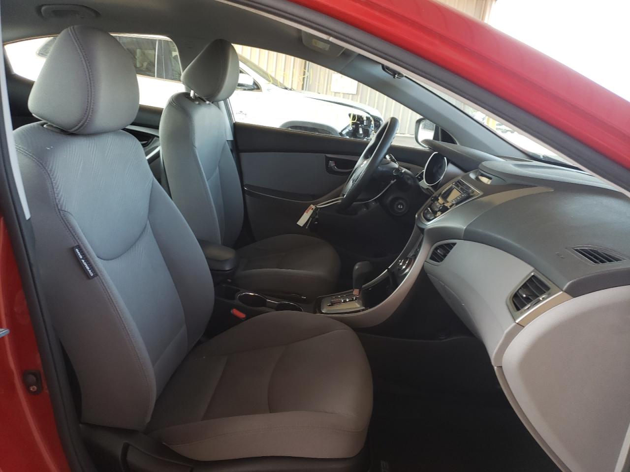 Photo 5 from auction – 2013 HYUNDAI ELANTRA GL with VIN KMHDH4AE2DU938121