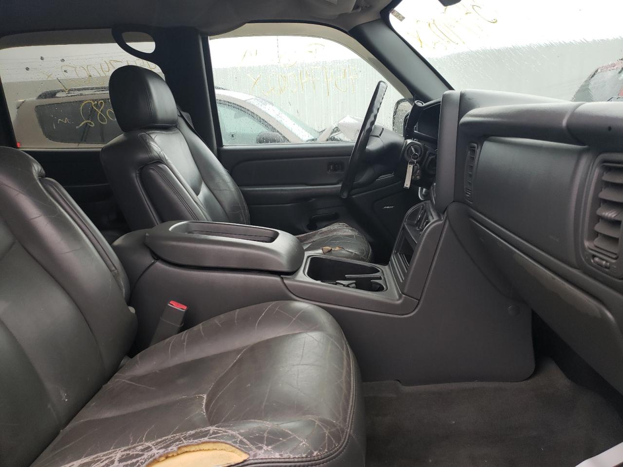 Photo 5 from auction – 2004 CHEVROLET AVALANCHE with VIN 3GNEK12T44G309914