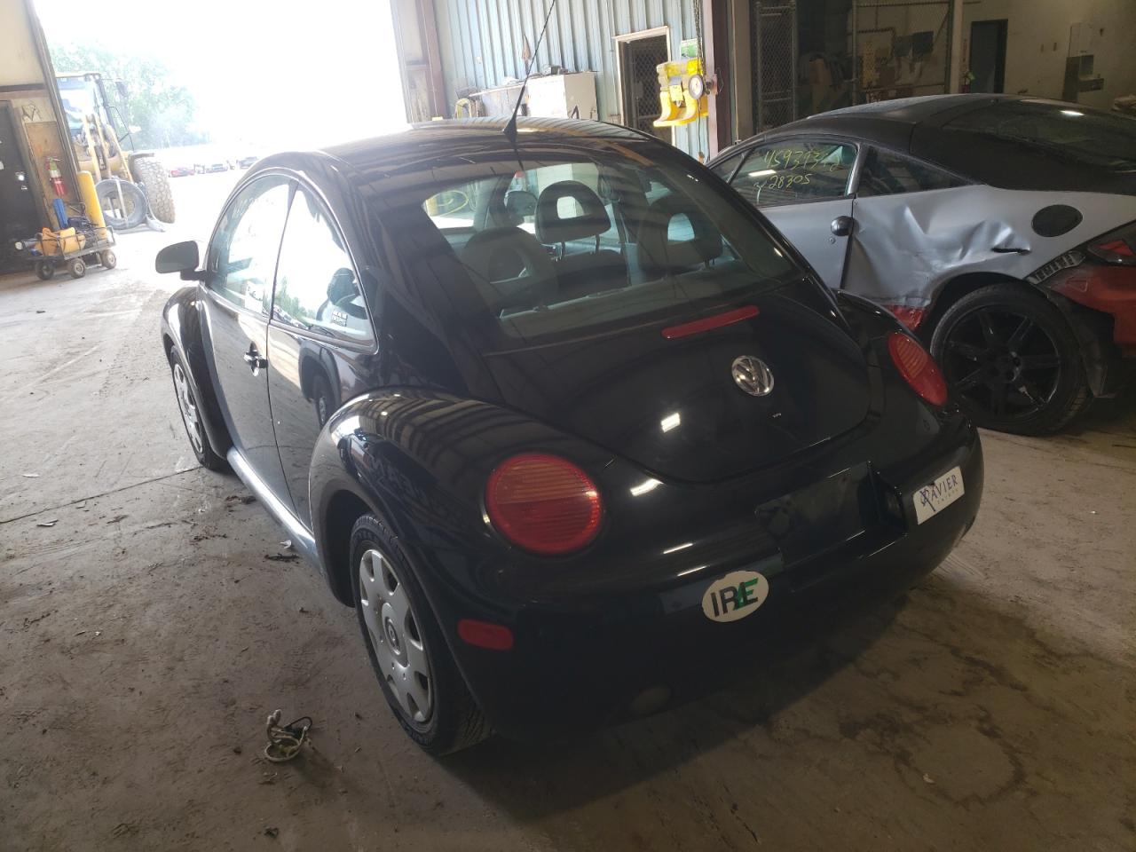 Photo 3 from auction – 2000 VOLKSWAGEN NEW BEETLE with VIN 3VWCF21C9YM465964