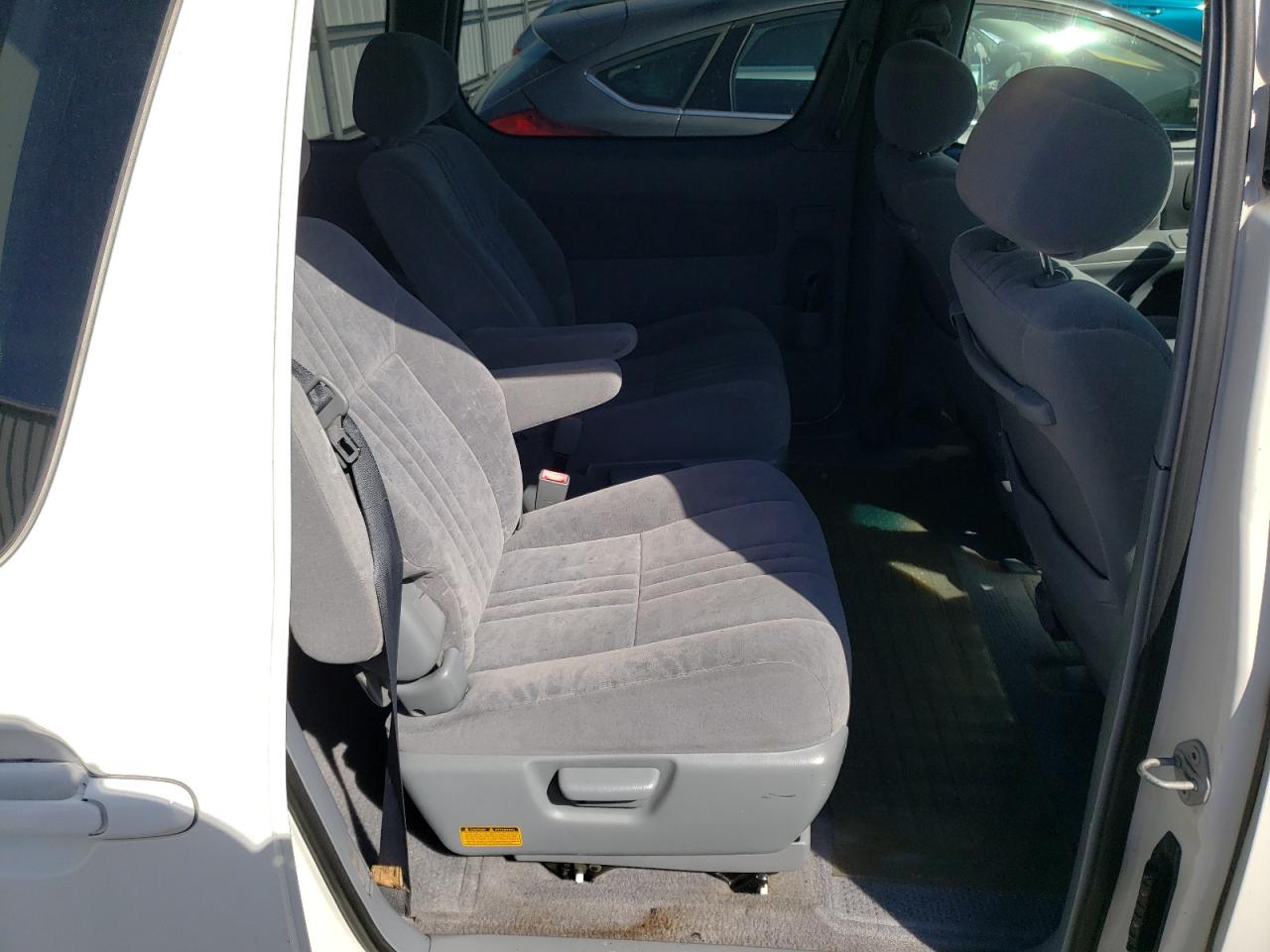 Photo 6 from auction – 2001 TOYOTA SIENNA LE with VIN 4T3ZF13C71U336775