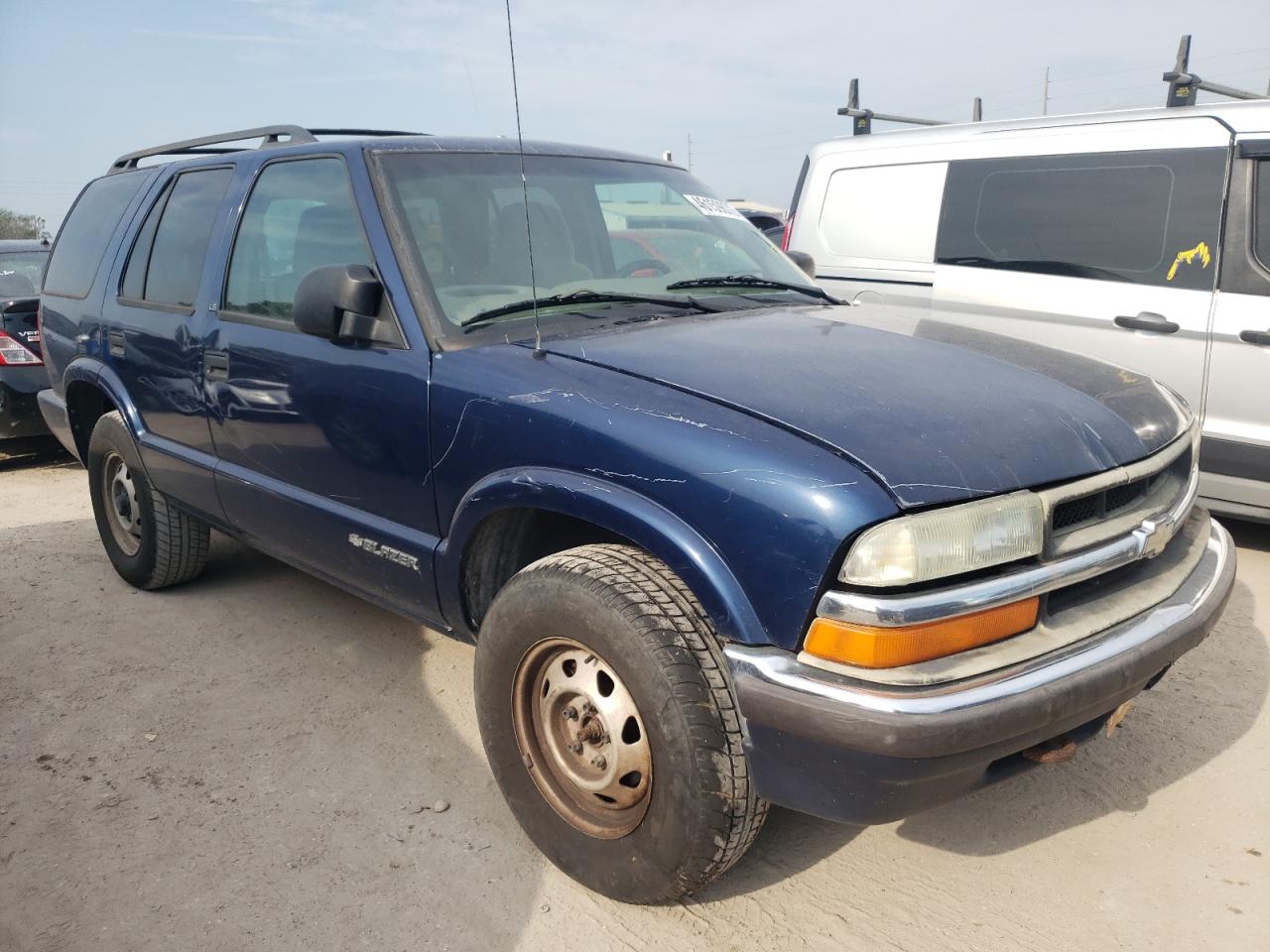 CHEVROLET BLAZER 2001 with VIN 1GNDT13W51K223940 - Photo from auction