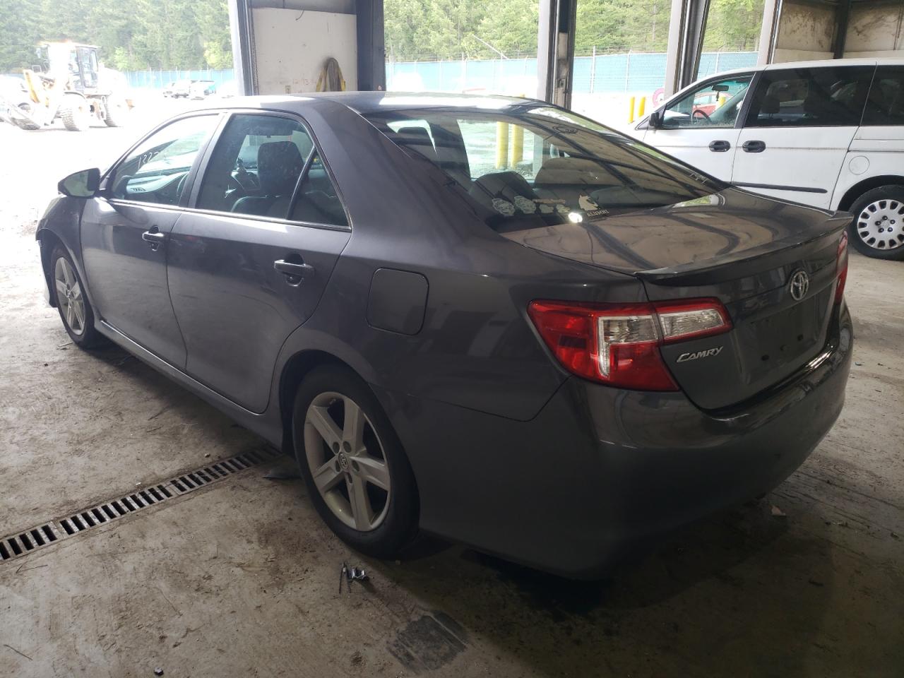 Photo 3 from auction – 2014 TOYOTA CAMRY L with VIN 4T1BF1FK1EU365224