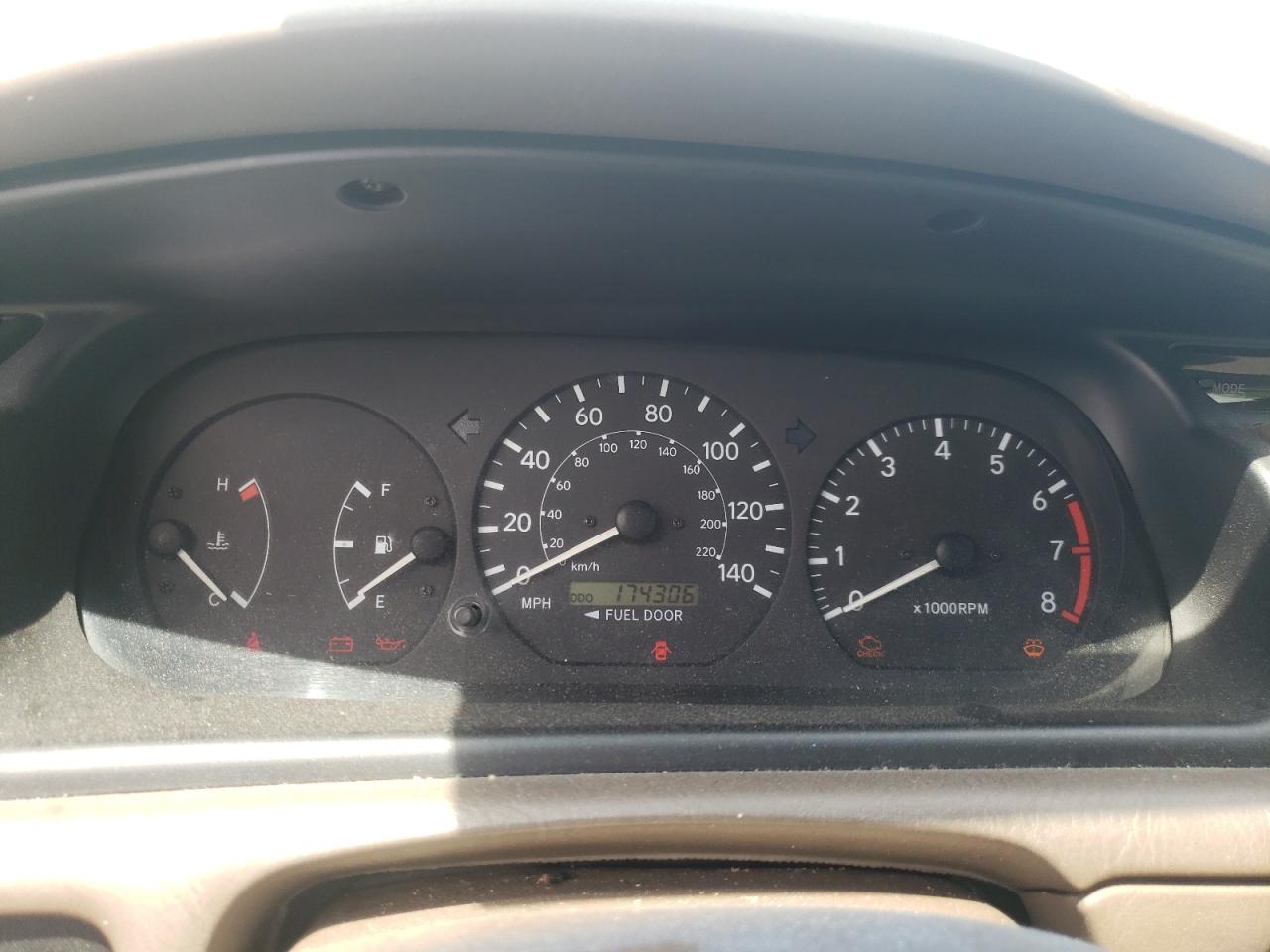 Photo 8 from auction – 2000 TOYOTA CAMRY with VIN 4T1BG22K6YU653009