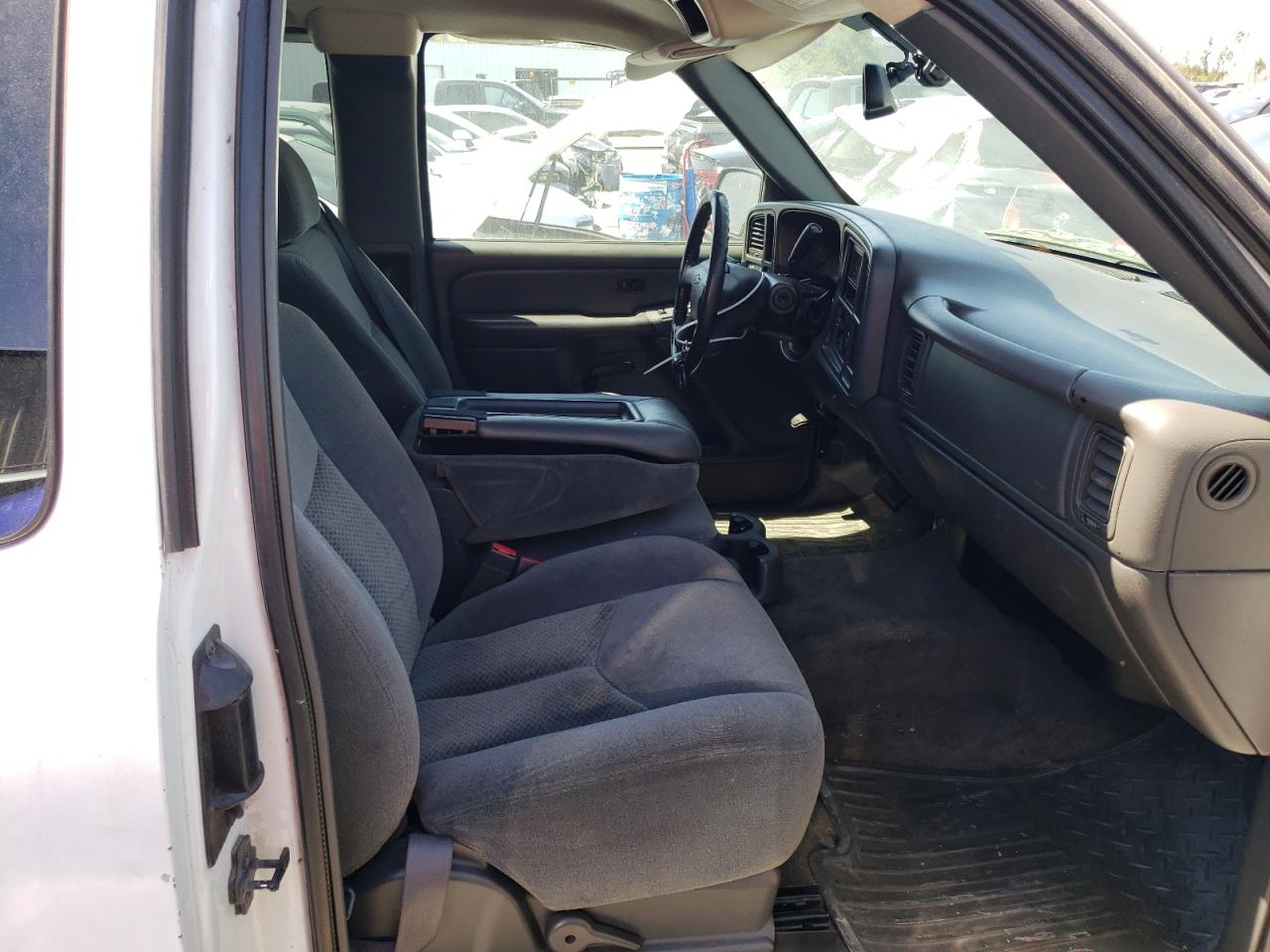 Photo 5 from auction – 2004 CHEVROLET SILVERADO with VIN 2GCEC19V241210918