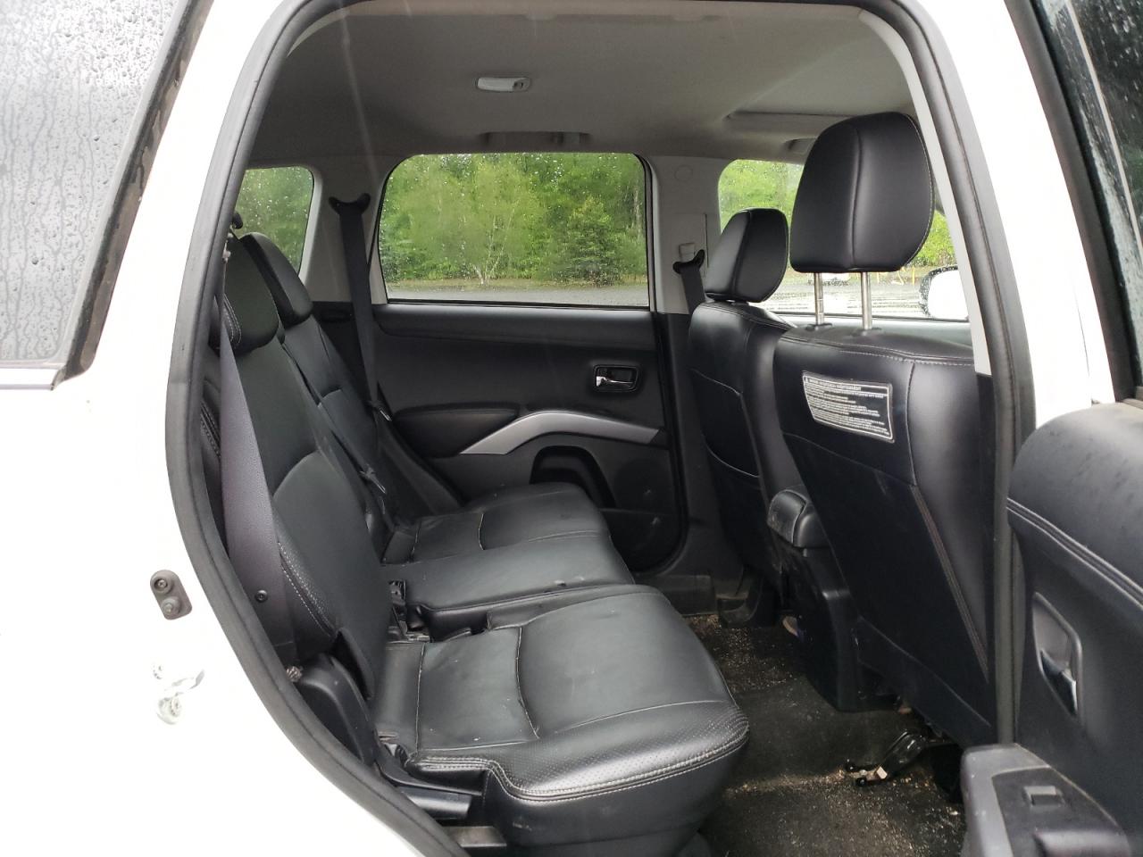 Photo 6 from auction – 2010 MITSUBISHI OUTLANDER with VIN JA4JT5AX7AZ009080