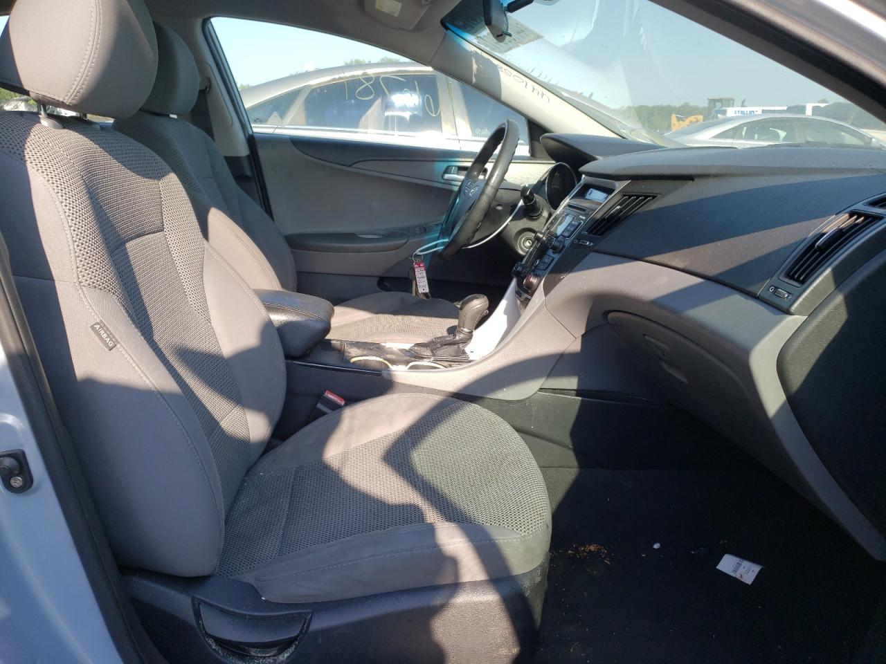Photo 5 from auction – 2011 HYUNDAI SONATA GLS with VIN 5NPEB4AC4BH080697